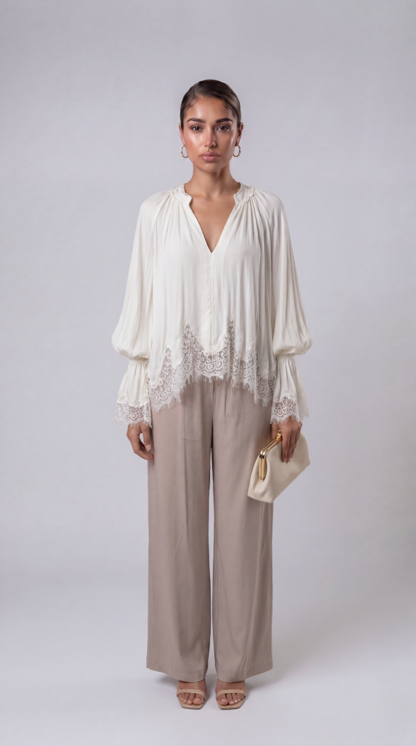 Bluse mit Spitzenapplikationen
